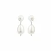 Susanne Friis Dråbe Ørestikker i Sterling Sølv med Ferskvandsperler